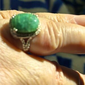 Beautiful Green Ring gemstone look ring elevated w/crystals dripping on sides925